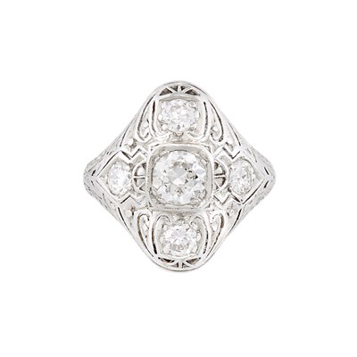 Lot 157 - Edwardian Platinum and Diamond Ring
