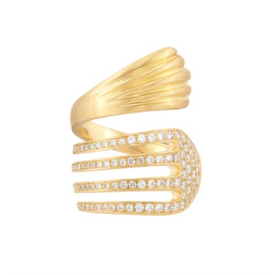 Lot 75 - Gold and Diamond Ring