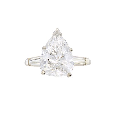 Lot 397 - Platinum and Diamond Ring