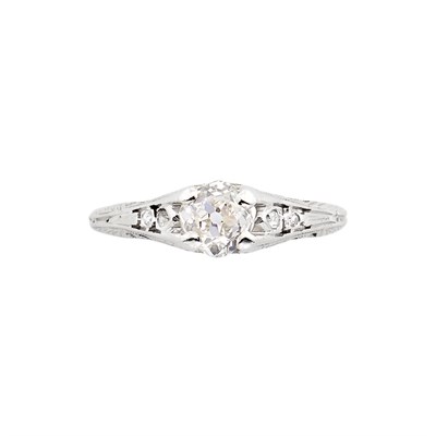 Lot 136 - Edwardian Platinum and Diamond Ring