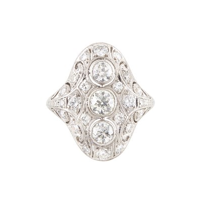Lot 163 - Edwardian Platinum and Diamond Ring