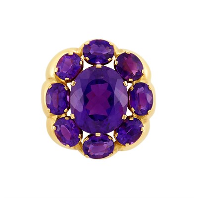 Lot 233 - Gold and Amethyst Ring