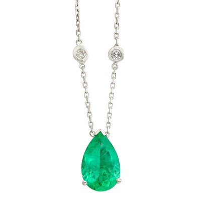Lot 186 - White Gold and Emerald Pendant with White Gold and Diamond Chain Necklace