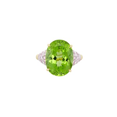 Lot 400 - Gold, Peridot and Light Pink Diamond Ring