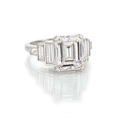 Lot 442 - Platinum and Diamond Ring