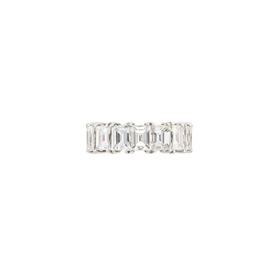 Lot 316 - Platinum and Diamond Band Ring