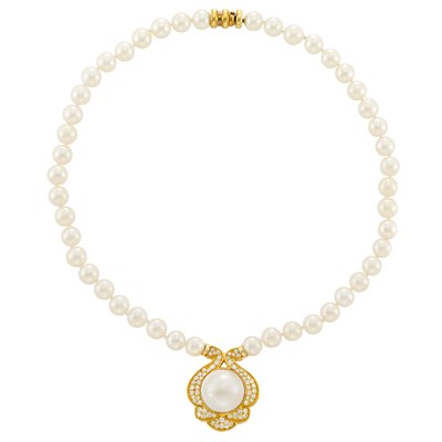 Lot 170 - Cultured Pearl, Gold, Mabe Pearl and Diamond Pendant-Necklace