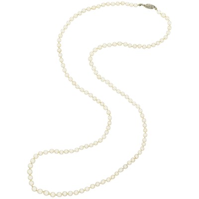 Lot 478 - Natural Pearl Necklace with Platinum and Diamond Clasp