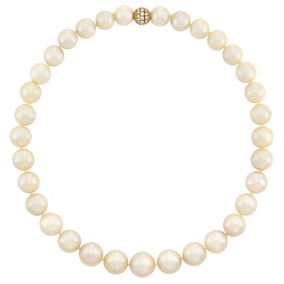Lot 608 - South Sea Cultured Pearl Necklace with Gold and Diamond Ball Clasp