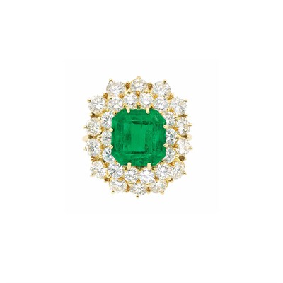 Lot 386 - Gold, Emerald and Diamond Ring