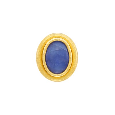 Lot 100 - Gold and Sapphire Ring