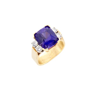 Lot 601 - Gold, Tanzanite and Diamond Ring