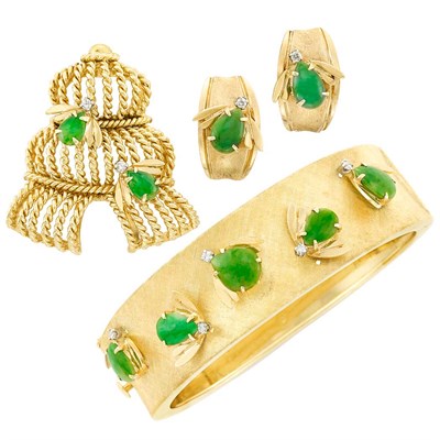 Lot 107 - Gold, Jade and Diamond Bee Bangle Bracelet, Pair of Earclips and Beehive Brooch