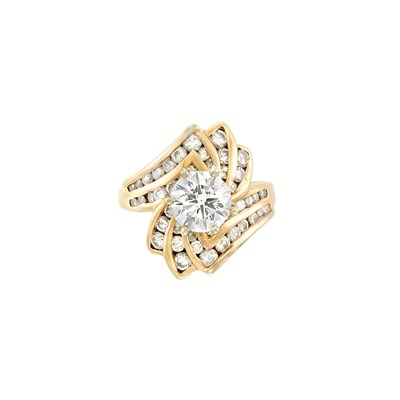 Lot 594 - Gold and Diamond Ring