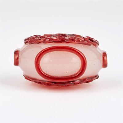 Lot 83 - Chinese Red Overlay Clear Glass Snuff Bottle...
