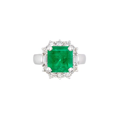 Lot 91 - White Gold, Emerald and Diamond Ring