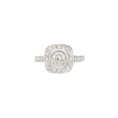 Lot 480 - White Gold and Diamond Ring