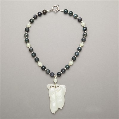 Lot 104 - Chinese White Jade Peapods 19th Century Two...