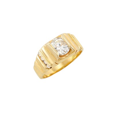 Lot 234 - Gentleman's Gold and Diamond Ring