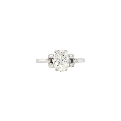 Lot 311 - Platinum and Diamond Ring
