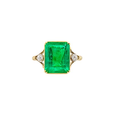Lot 244 - Antique Gold, Silver, Emerald and Diamond Ring