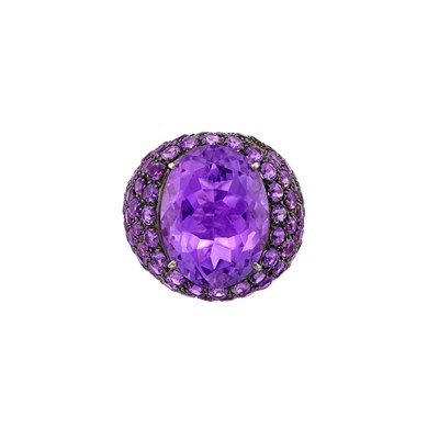 Lot 272 - Blackened and White Gold and Amethyst Ring