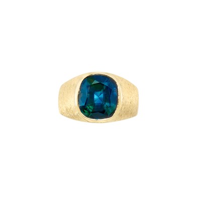 Lot 568 - Gentleman's Gold and Green Sapphire Ring