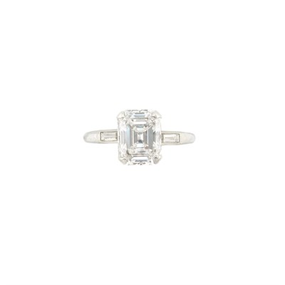 Lot 735 - Platinum and Diamond Ring