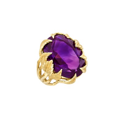 Lot 502 - Gold and Amethyst Ring