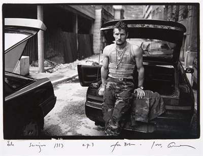 Lot 77 - LEIBOVITZ, ANNIE (b. 1949) Celo Sarajevo 1993....