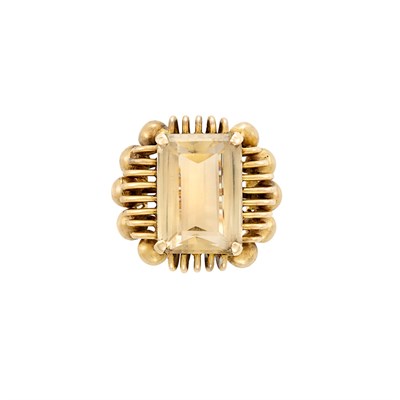 Lot 581 - Gold and Citrine Ring