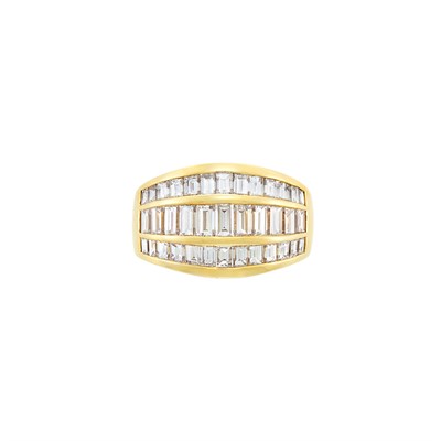 Lot 537 - Gold and Diamond Ring