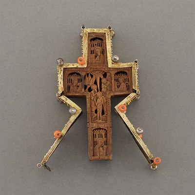 Lot 697 - Silver-Gilt and Carved Wood Pectoral Cross...