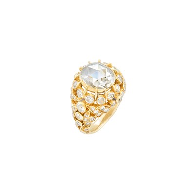 Lot 504 - Gold and Diamond Ring