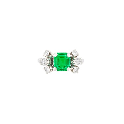Lot 289 - White Gold, Emerald and Diamond Ring