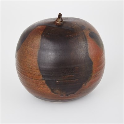 Lot 402 - Toshiko Takaezu American, 1922-2011 Closed...