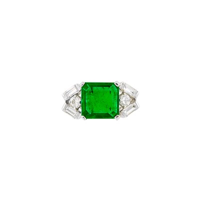 Lot 365 - Platinum, Emerald and Diamond Ring