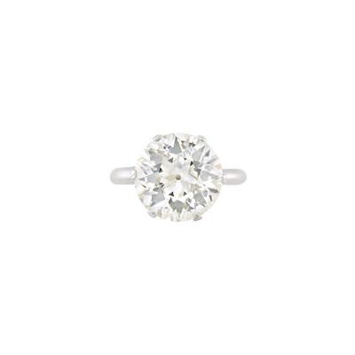 Lot 249 - Platinum and Diamond Ring
