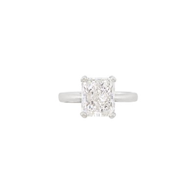 Lot 287 - Platinum and Diamond Ring