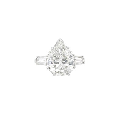 Lot 384 - Platinum and Diamond Ring