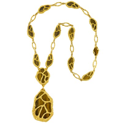 Lot 189 - Gold and Tiger's Eye Pendant-Necklace