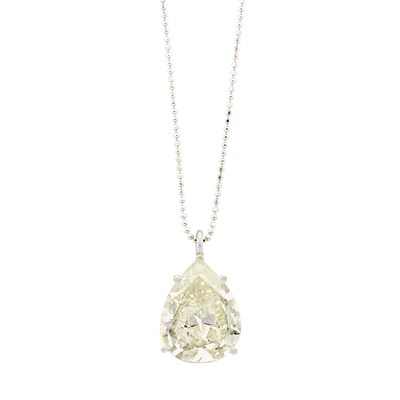 Lot 150 - White Gold and Diamond Pendant with White Gold Chain