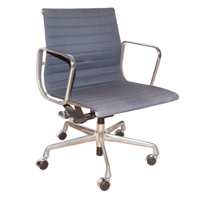 Lot 432 - Eames Management Office Chair For Herman Miller