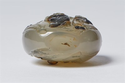 Lot 305 - Chinese Carved Shadow Agate Snuff Bottle 19th...