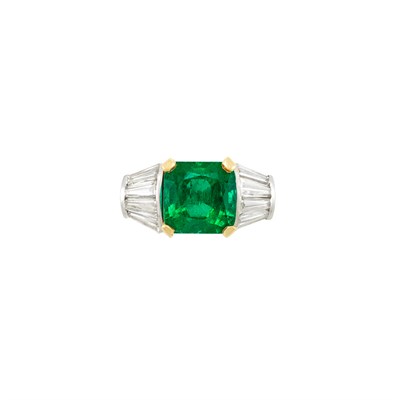 Lot 339 - Platinum, Gold, Emerald and Diamond Ring