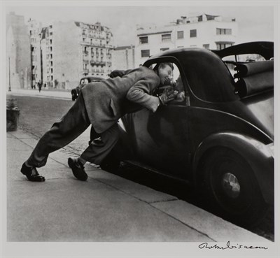 Lot 39 - DOISNEAU, ROBERT (1912-1994) Pêcheur à la...