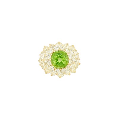 Lot 304 - Gold, Peridot and Light Yellow Diamond Ring