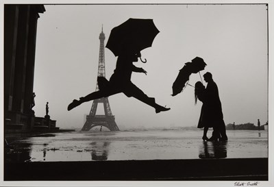 Lot 47 - ERWITT, ELLIOTT (b. 1928) Paris, 1989. Gelatin...