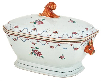Lot 381 - Chinese Export Porcelain Covered Soup Tureen...