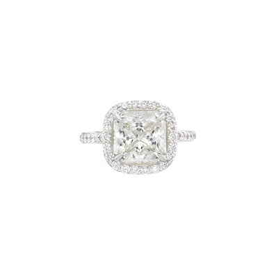 Lot 334 - White Gold and Diamond Ring